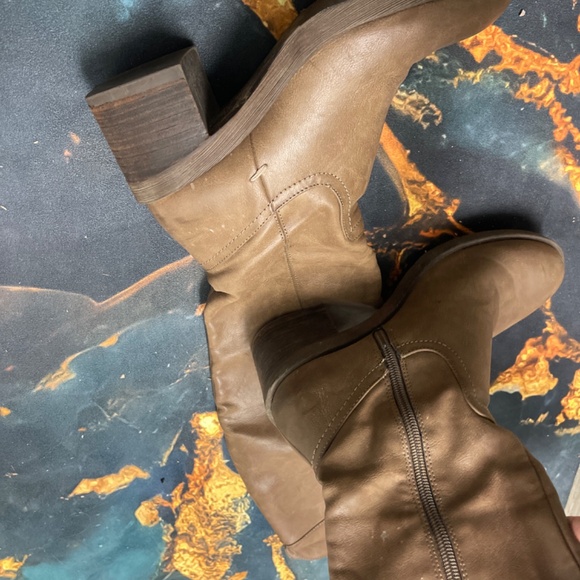 Kenneth Cole knee high boots - Picture 4 of 4